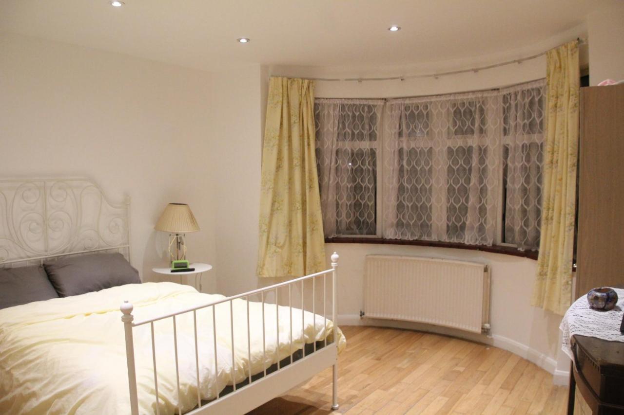 Beautiful Double Bedroom Edgware Buitenkant foto