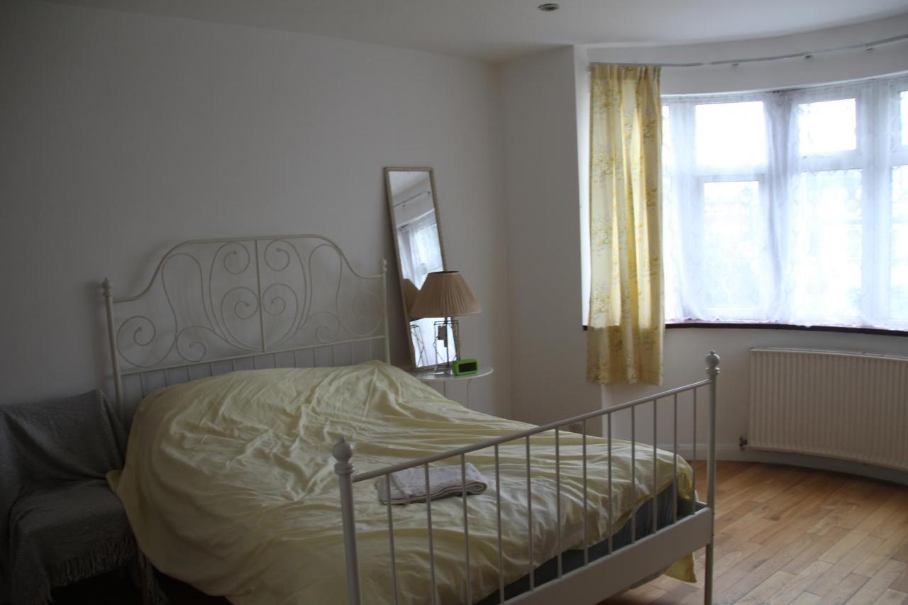 Beautiful Double Bedroom Edgware Buitenkant foto