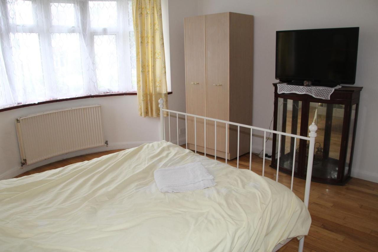 Beautiful Double Bedroom Edgware Buitenkant foto