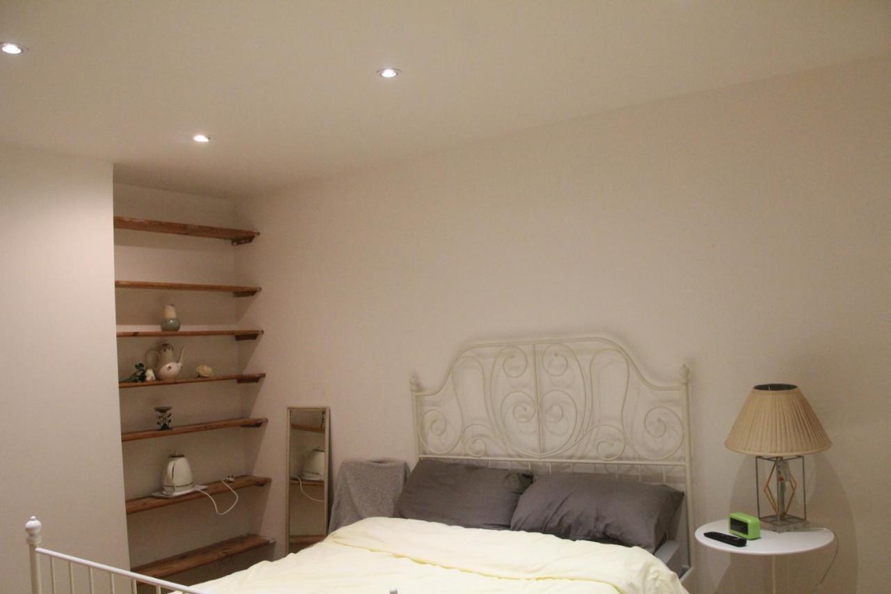 Beautiful Double Bedroom Edgware Buitenkant foto