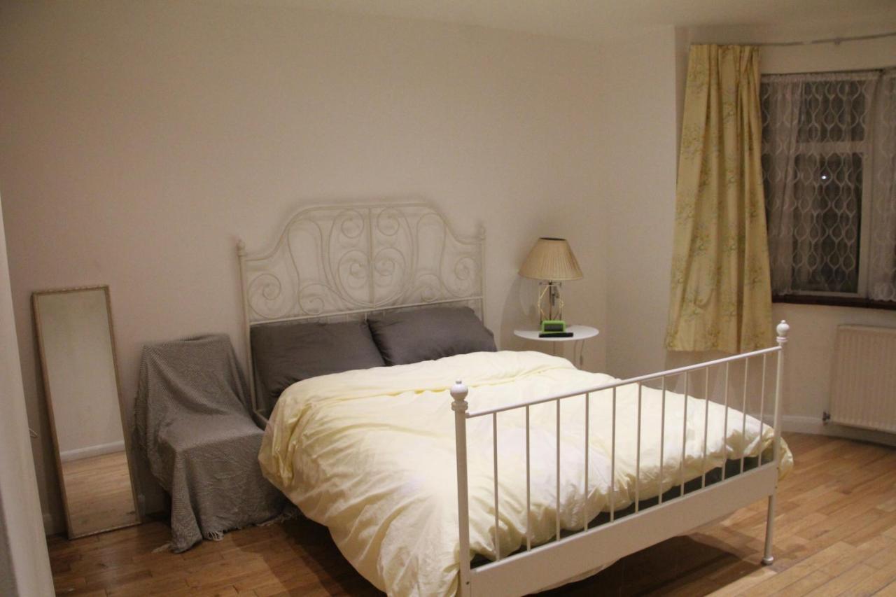 Beautiful Double Bedroom Edgware Buitenkant foto
